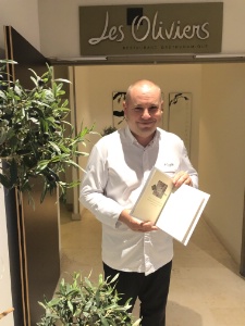 Jérémy Czaplicki, chef au restaurant étoilé Les Oliviers à Bandol, a inauguré une série de dîners à 4 mains 'virtuels' imaginés par Frenchefs. Jérémy Czaplicki, chef au restaurant étoilé Les Oliviers à Bandol, a inauguré une série de dîners à 4 mains 'virtuels' imaginés par Frenchefs.