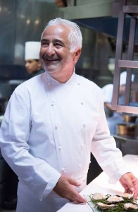 Guy Savoy : 'En déclarant que le plaisir culinaire, tout comme le plaisir sexuel, est tout simplement divin, François a bousculé des siècles de tradition, d'histoire et d'interprétation dans l'Église catholique.' Guy Savoy : 'En déclarant que le plaisir culinaire, tout comme le plaisir sexuel, est tout simplement divin, François a bousculé des siècles de tradition, d'histoire et d'interprétation dans l'Église catholique.'