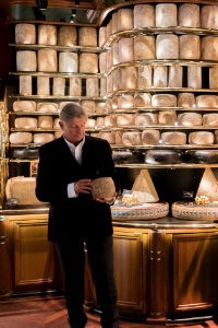 Louis Privat : 'A travers cette distinction du Guinness World Records, nous voulions que le titre du plus grand plateau de fromages dans un restaurant soit décerné à la France'.