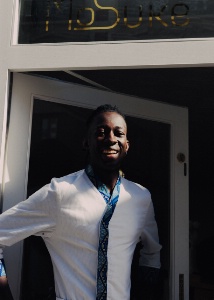 Mory Sacko allie les saveurs japonaises et africaines aux produits français.