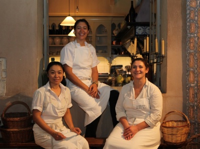 Séverine Sagnet, au centre, et ses complices Anne-Laure et Phuong animent Mirage. Séverine Sagnet, au centre, et ses complices Anne-Laure et Phuong animent Mirage.