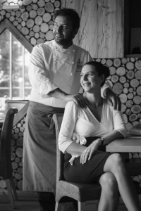 Julien Machet et sa compagne, Audrey Guillery, livrent tous les jours leurs points relais. Julien Machet et sa compagne, Audrey Guillery, livrent tous les jours leurs points relais.