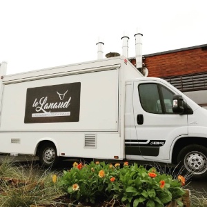 En attendant la réouverture des restaurants, Anne Alassanne utilise un food truck pour aller à la rencontre de ses clients. En attendant la réouverture des restaurants, Anne Alassanne utilise un food truck pour aller à la rencontre de ses clients.