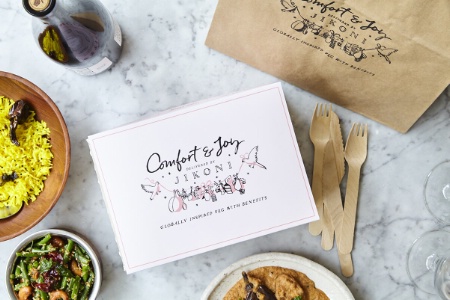 Jikoni propose un abonnement mensuel qui donne droit à deux box par mois pour deux personnes avec 2 entrées et 2 plats inspirés. Jikoni propose un abonnement mensuel qui donne droit à deux box par mois pour deux personnes avec 2 entrées et 2 plats inspirés.