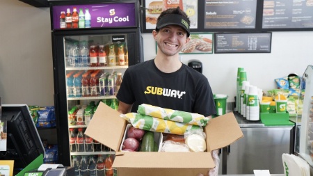 Subway Grocery vend son pain, sa viande, son fromage, ses soupes surgelées, ses cookies...