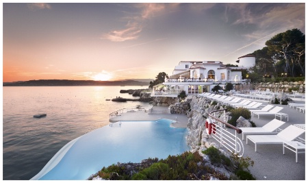 Le Cap Eden Roc, niché sur l'extraordinaire pointe du Cap d'Antibes, a fêté ses 150 ans d'existence en 2020.