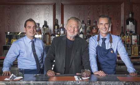 De gauche à droite : Alexandre Fontaine, directeur de salle, Pierre Gagnaire, et Frank Lucas, chef sommelier.
