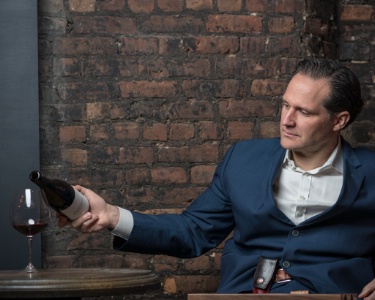 Le sommelier Yannick Benjamin, à New-York. Le sommelier Yannick Benjamin, à New-York.