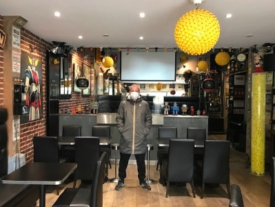 Mathias Danjou, qui dirige le restaurant La Salle à manger à Boulogne, s'est fortement indigné à propos des dark kitchens, dont il juge l'activité déloyale.