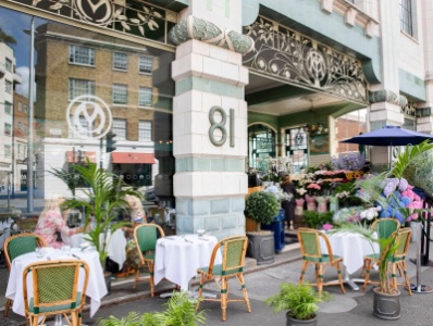 À Londres, l'Oyster Bar de Claude Bosi à la Michelin House s'apprête à rouvrir ses portes. À Londres, l'Oyster Bar de Claude Bosi à la Michelin House s'apprête à rouvrir ses portes.