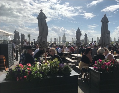 La terrasse d'un pub, dans l'Essex. La terrasse d'un pub, dans l'Essex.