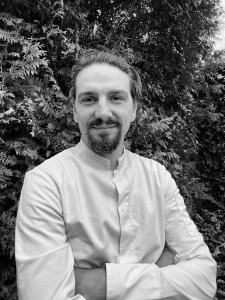 Thibaut Fourdrinier, chef du restaurant La Salle à manger à Marcq-en-Baroeul et membre de La Belle Equipe, va ouvrir les réservations de son établissement le 15 mai prochain. Thibaut Fourdrinier, chef du restaurant La Salle à manger à Marcq-en-Baroeul et membre de La Belle Equipe, va ouvrir les réservations de son établissement le 15 mai prochain.