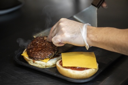 En livraison depuis les dark kitchens, le burger reste un indétrônable best-seller. En livraison depuis les dark kitchens, le burger reste un indétrônable best-seller.