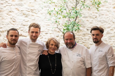 De gauche à droite : Enzo Goujon, Quentin Pellestor-Veyrier Marie-Cristine et Gilles Goujon, Axel Goujon.