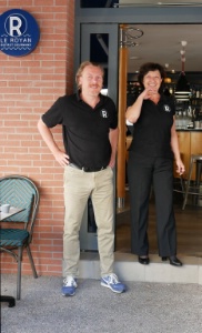Franck et Nathalie Dubouis : 'Maintenant il faudrait que la ville verdisse la terrasse agrandie.'