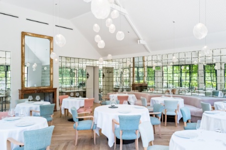 La salle du restaurant gastronomique Églantine.