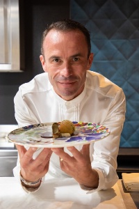 Le dîner de Gala qui se tient à la Table d'à Côté le mardi 21 septembre 2021 est imaginé et organisé par l'Association Speak You. Le Chef Christophe Hay, solidaire de l'Association SPEAK YOU, est l'hôte de ce dîner.