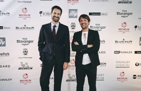 Gwendal Poullennec, directeur international des guides Michelin et René Redzepi, nouveau 3 étoiles Michelin. Gwendal Poullennec, directeur international des guides Michelin et René Redzepi, nouveau 3 étoiles Michelin.