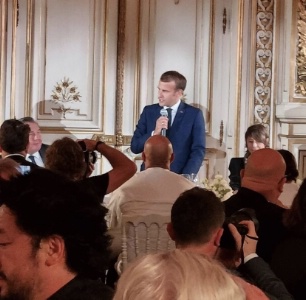 Emmanuel Macron : 'Je vais mettre d'accord les amateurs de rugby et les amateurs de football, c'est le Marcoussis, en quelque sorte, de la cuisine, des métiers de la table et du culinaire que nous voulons faire ou le Clairefontaine de ces métiers-là.'