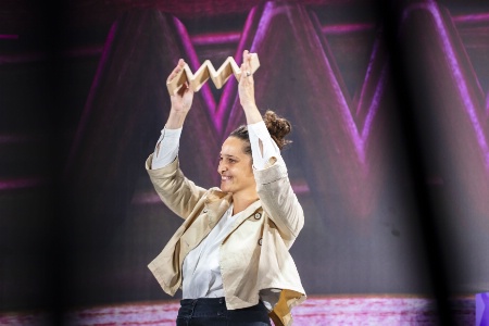 Nadia Sammut reçoit le Prix Créateur 2021.