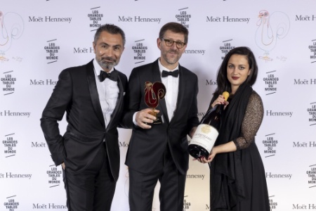 David Sinapian, président des Grandes Tables du Monde, Sergio Calderon, sommelier au sein de la table Le Suquet et Mathilde Chapoutier.