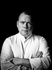 Le chef étoilé Gaëtan Evrard a pris les commandes du restaurant Ardent au Loire Valley Lodges. Le chef étoilé Gaëtan Evrard a pris les commandes du restaurant Ardent au Loire Valley Lodges.