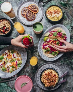 Le Montecito propose un brunch.
