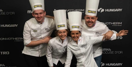 L'équipe française du Bocuse d'or (de gauche à droite) : Cole Millard, Naïs Pirollet, Tabata Mey et Romuald Fassenet. L'équipe française du Bocuse d'or (de gauche à droite) : Cole Millard, Naïs Pirollet, Tabata Mey et Romuald Fassenet.