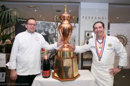 Le lauréat Julien Guénée (à gauche) et Fabrice Prochasson, président de l'Académie culinaire de France