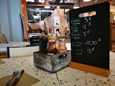 Les augmentations inédites des matières premières alimentaires obligent certains restaurateurs à hausser leurs tarifs.
