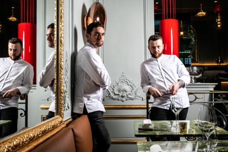 Erwan Ledru (à gauche) et Kevin de Porre, au restaurant Contraste, à Paris (VIIIe).