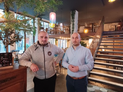 Bruno Callus (à gauche) et Baptiste Lauby dans le restaurant Uni de la rue Mercière. Bruno Callus (à gauche) et Baptiste Lauby dans le restaurant Uni de la rue Mercière.