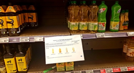 L'huile de tournesol a disparu des étals en raison de la guerre en Ukraine, du surstockage des particuliers comme des professionnels, et d'une intense spéculation. L'huile de tournesol a disparu des étals en raison de la guerre en Ukraine, du surstockage des particuliers comme des professionnels, et d'une intense spéculation.