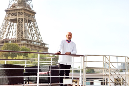 Frédéric Anton : 'C'est un restaurant, qui a le plus beau décor du monde puisqu'il permet en plus d'admirer Paris par sa plus belle avenue, la Seine. '