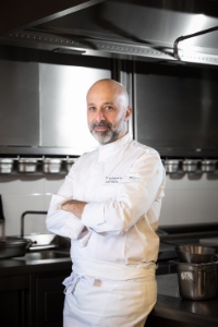 Le chef Niko Romito dirige la brigade du Bulgari Hôtel Paris