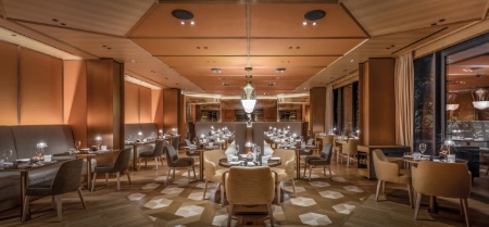 La salle du restaurant au Bulgari Hôtel Paris compte 58 couverts.