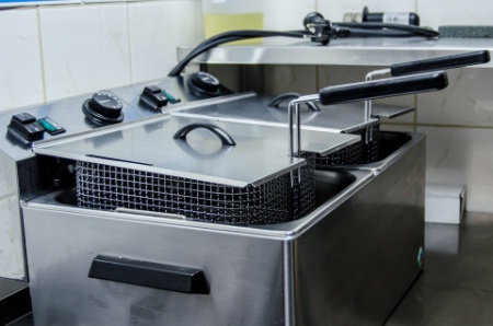 De nombreux restaurateurs veulent de nouveaux équipements, moins énergivores, comme les friteuses à induction, ce qui peut créer des tensions sur ces matériels très demandés. De nombreux restaurateurs veulent de nouveaux équipements, moins énergivores, comme les friteuses à induction, ce qui peut créer des tensions sur ces matériels très demandés.
