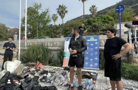 Mauro Colagreco et Ángel León avec leurs équipes pour nettoyer les plages.