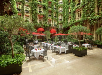 La Cour Jardin, restaurant du Plaza Athénée.