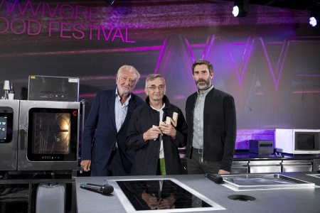 Michel Bras, Pierre Gagnaire et Romain Raimbault, directeur Sirha Omnivore, lors de la dernière édition en 2021.