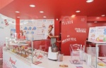 Patron incognito avec les créateurs de Yogurt Factory