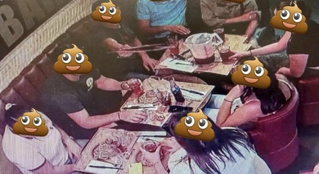 La photo diffusée sur Facebook de la table partie sans payer avec les visages cachés par des émojis.