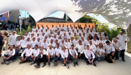 Plus de 120 chefs ont fait le déplacement pour rendre hommage à Jacques Maximin. Plus de 120 chefs ont fait le déplacement pour rendre hommage à Jacques Maximin.