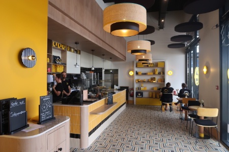 Le second Café Joyeux a ouvert sur les quais de Bordeaux.