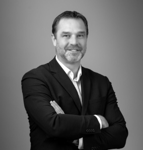 Noël Lazarini, Directeur des opérations en charge des opérations au Pullman Paris Tour Eiffel, est le nouveau président national du CDRE.. Noël Lazarini, Directeur des opérations en charge des opérations au Pullman Paris Tour Eiffel, est le nouveau président national du CDRE..