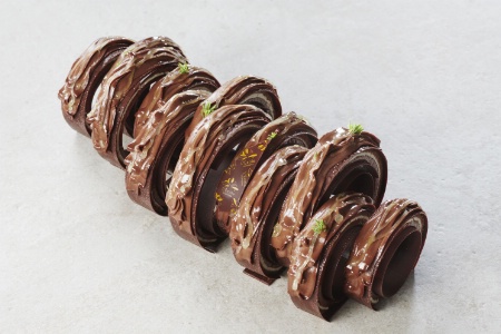 La bûche Sapinette, d'Antoine Michelin, chef pâtissier formateur à l'école Valrhona Tain-l'Hermitage.