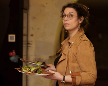 Julie Androuin, gérante et cuisinière de La Tablée, à Angers, peut assurer, seule, 35 couverts au déjeuner.