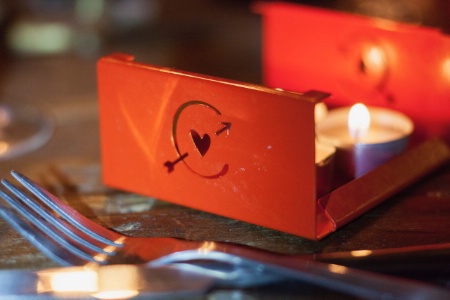 Le restaurant le Clariant lance des soirées 'Zéro kilowattheure' avec absolument aucune utilisation d'électricité ou de gaz. Le restaurant le Clariant lance des soirées 'Zéro kilowattheure' avec absolument aucune utilisation d'électricité ou de gaz.