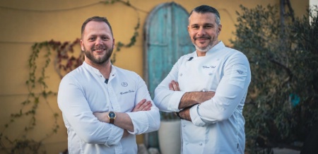 Brandon Dehan et Glenn Viel, le duo hors pair de l'Oustau de Baumanière, 3 étoiles Michelin. Brandon Dehan et Glenn Viel, le duo hors pair de l'Oustau de Baumanière, 3 étoiles Michelin.