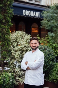 Romain Van Thienen : 'Sur mon bureau, j'ai le livre d'Escoffier. Je ne le suis pas à la lettre mais c'est ma base. C'est après l'avoir lu que l'on comprend la cuisine.'
